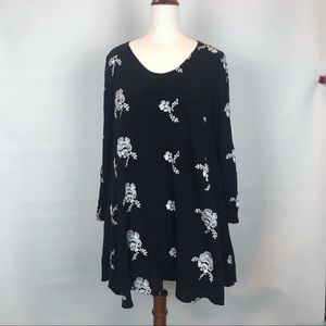 Altar’d State Embroidered Keyhole Top Large